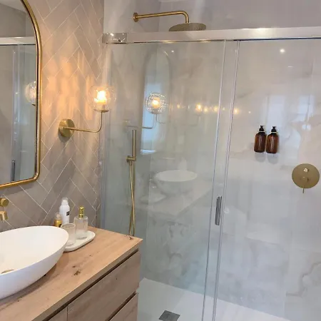 Lujoso Boutique A Estrenar Con Parking Gratis ヒホン