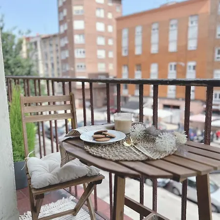 Lujoso Boutique A Estrenar Con Parking Gratis Daire *