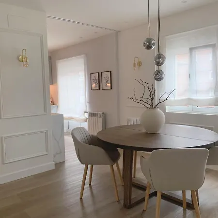 Lujoso Boutique A Estrenar Con Parking Gratis ヒホン